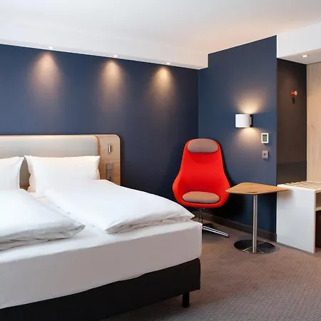 Express By Ihg Hotel 3*