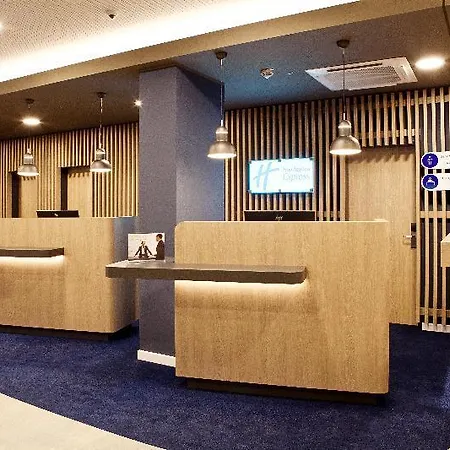 Express By Ihg Hotel 3*